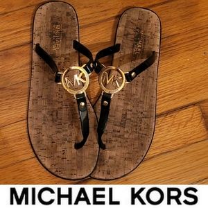 EUC Michael Kors Vegan leather sandal flip flop with gold tone hardware